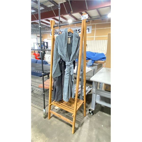 WOODEN FOLDING CLOTHING RACK WITH PORTO CUDDLE DOWN HOUSECOAT & 4 BLACK/ WHITE APRONS