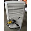 Image 2 : DELONGHI PINGUINO PORTABLE AIR CONDITIONER MODEL PAC EL375HGRK-6AL STORE RETURN DOESN'T GET COLD