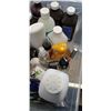 Image 2 : CONTAINER OF BEAUTY AIDS