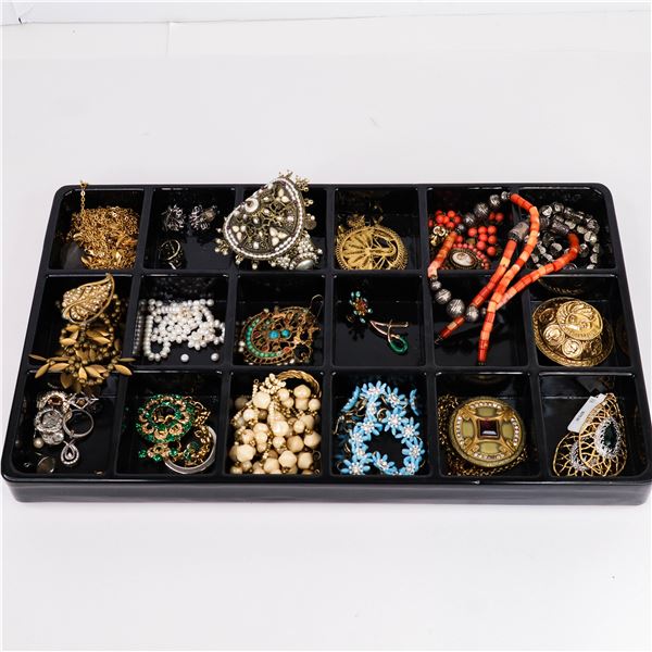 18+ Lots of Vintage Estate Costume Jewelery, MCM, Signed