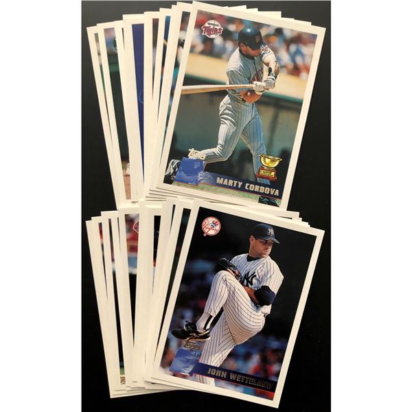 1996 TOPPS BASEBALL COLLECTION (25)