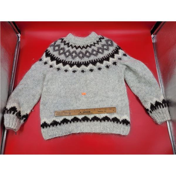 Hilda Ltd. Ladies Medium 100% Wool Sweater