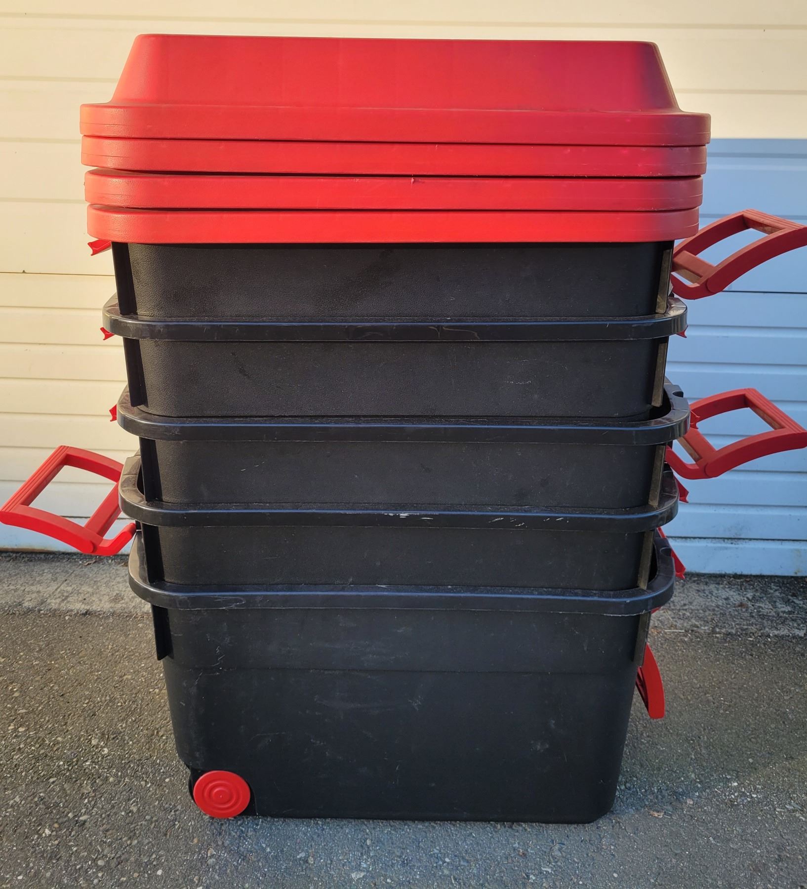 Large Red Storage Containers 5 Large Black/Red Storage Totes