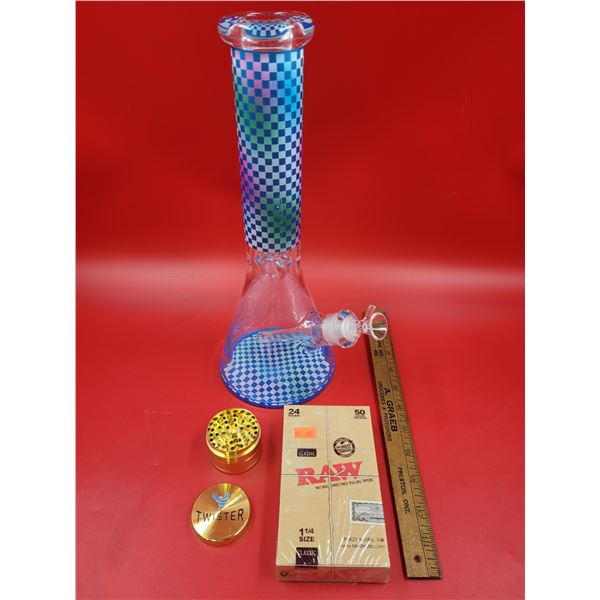 Checkered Bong, Raw Rolling Papers, & Twister Grinder