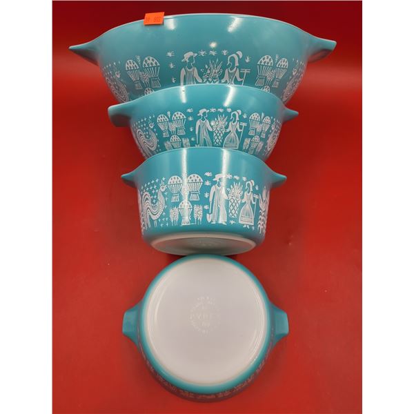 VTG Pyrex Cinderella Mixing Bowl Set