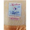 Image 2 : Ayerloom Pure Wool Blanket Made in Canada