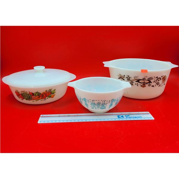 Casserole Dish & 2 Mixing Bowls (Pyrex, Glasbake)