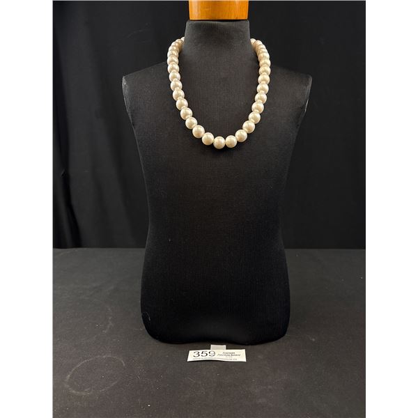 Large Pearls Necklace