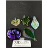 Image 1 : 3 Outstanding Glass Pendants + 2 Brooches
