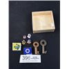 Image 1 : Lot of Vintage Collectible Pins + 2 Railway Keys