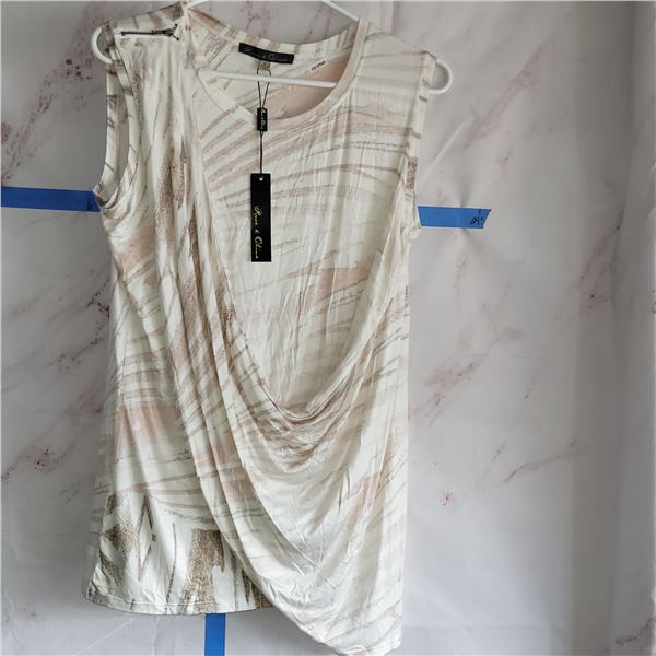 NWT Rose & Olive Casual Long Scoop T-Shirt Size Medium