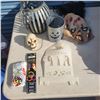 Image 6 : Large Grey Tote with Hallowe'en Accessories
