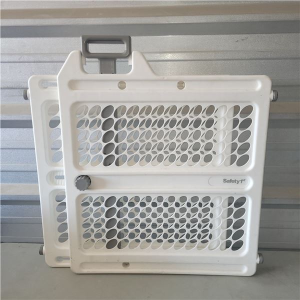 Safety 1st Expandable Baby or Pet Gate