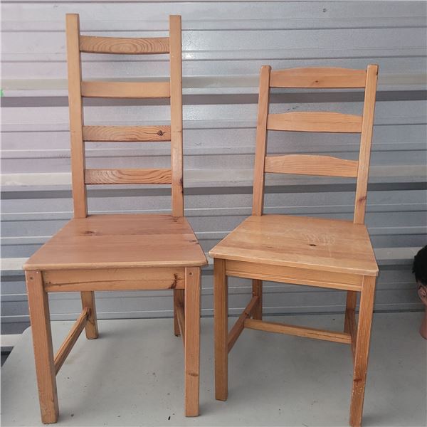 Lot of 2 Pine Kitchen Chairs