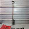 Image 2 : Pitchfork, 2 Vehicle Shovels