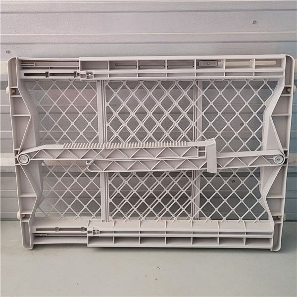 Expandable CHild or Pet Gate - 26-40 Inches
