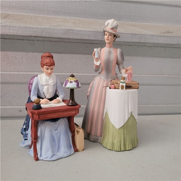 Set of 2 Vintage Avon President's Club Albee Award Statues