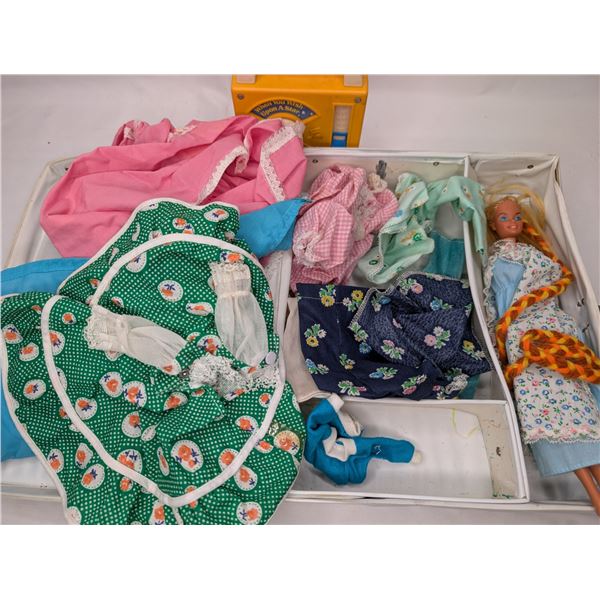 Vintage Barbie / Clothes / Case