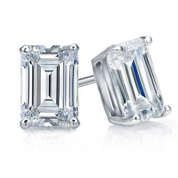 Sparkling 2.05ctw VVs1 White F-G Fire Moissanite Earrings
