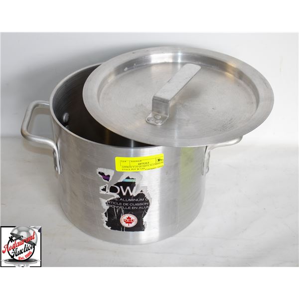 APPROX 9 US QUARTS ALUMINUM STOCK POT W/ LID