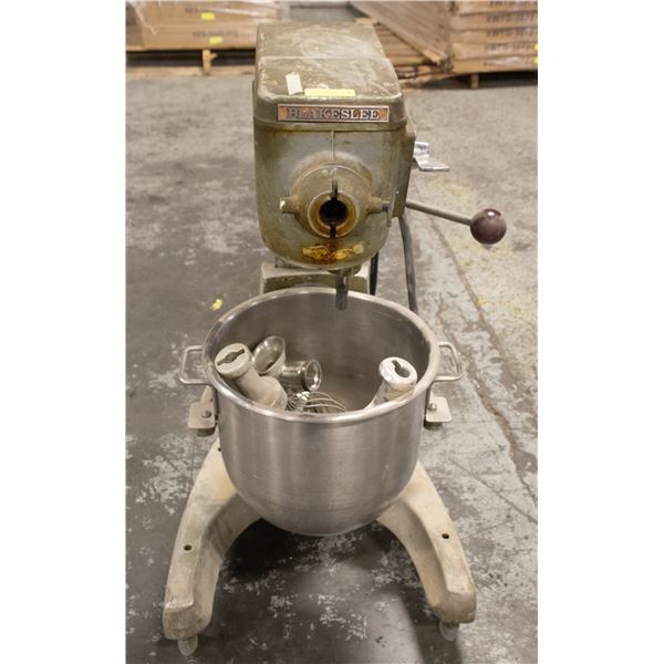 BLAKESLEE 30 QUART MIXER W/ PADDLE & WHISK