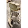 Image 2 : BLAKESLEE 30 QUART MIXER W/ PADDLE & WHISK