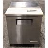 Image 1 : TRUE 27" PREP TABLE W/ NIGHT COVER & INSERTS