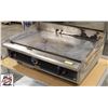 Image 2 : STAR MAX 36" 3 BURNER GRIDDLE * MISSING 1 KNOB *
