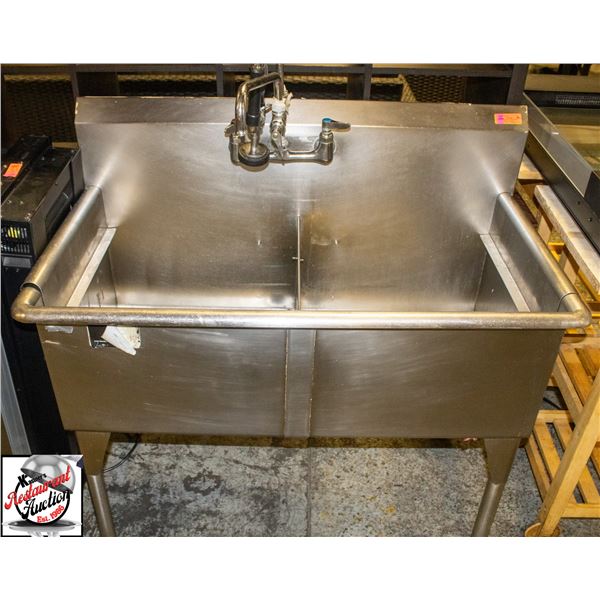 BANK SEIZURE: 20" X 20" X 11" DOUBLE WELL S/S SINK