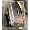 Image 1 : TOTE OF ASSORTED RESTAURANT WARES