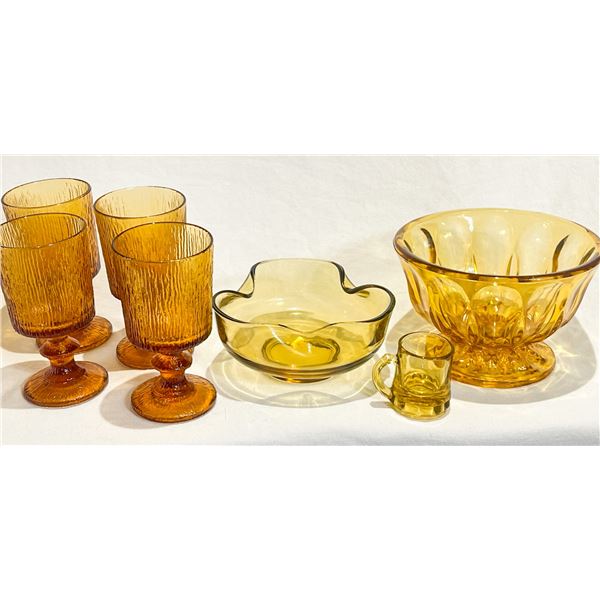 Vintage Ravenshead Siesta Amber Glass Set – 4 Textured Goblets + Coordinating Amber Pieces