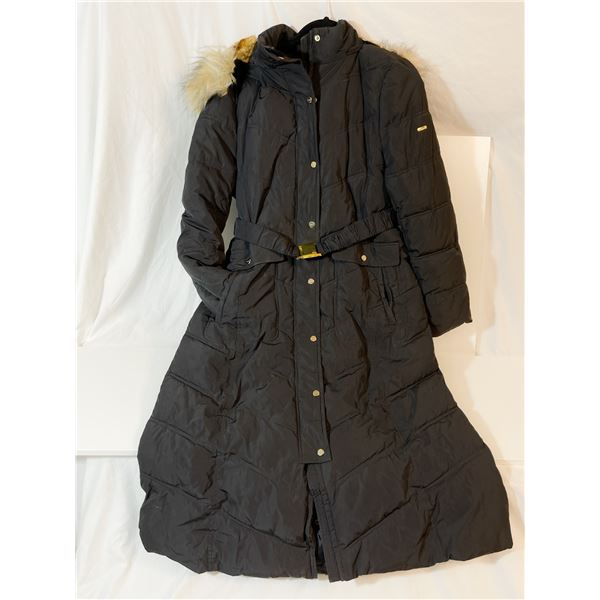 Full-Length Bebe Belted Down Coat with Hood and Faux Fur Trim – Size Large