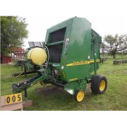 John Deere 467 Round Baler