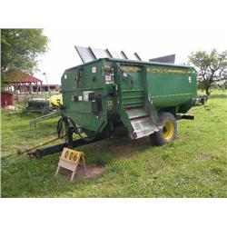 John Deere 135 Mixer w/ scale