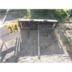 Bale spear for skidloader