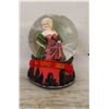 Image 1 : MARILYN MUNROE MUSICAL GLOBE SONG: CANDLE IN WIND