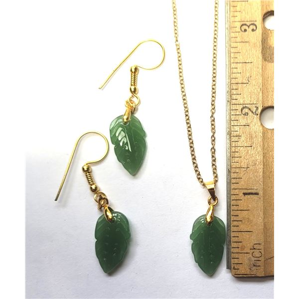 17)  SET OF GREEN JADE DROP EARRINGS AND