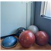 Image 1 : ONSITE: LOT OF 4 EXERCISE BALLS, BALANCE BALL &