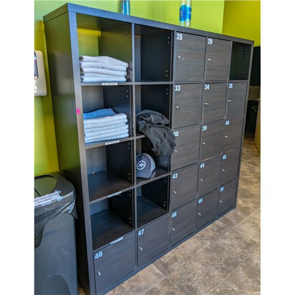 ONSITE: CUBE STORAGE UNIT WITH DOORS