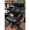 Image 1 : NEW ASSEMBLED BLACK LEATHERETTE HYDRAULIC LIFT