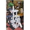 Image 1 : NEW ASSEMBLED CAT CONDO SCRATCHING POST