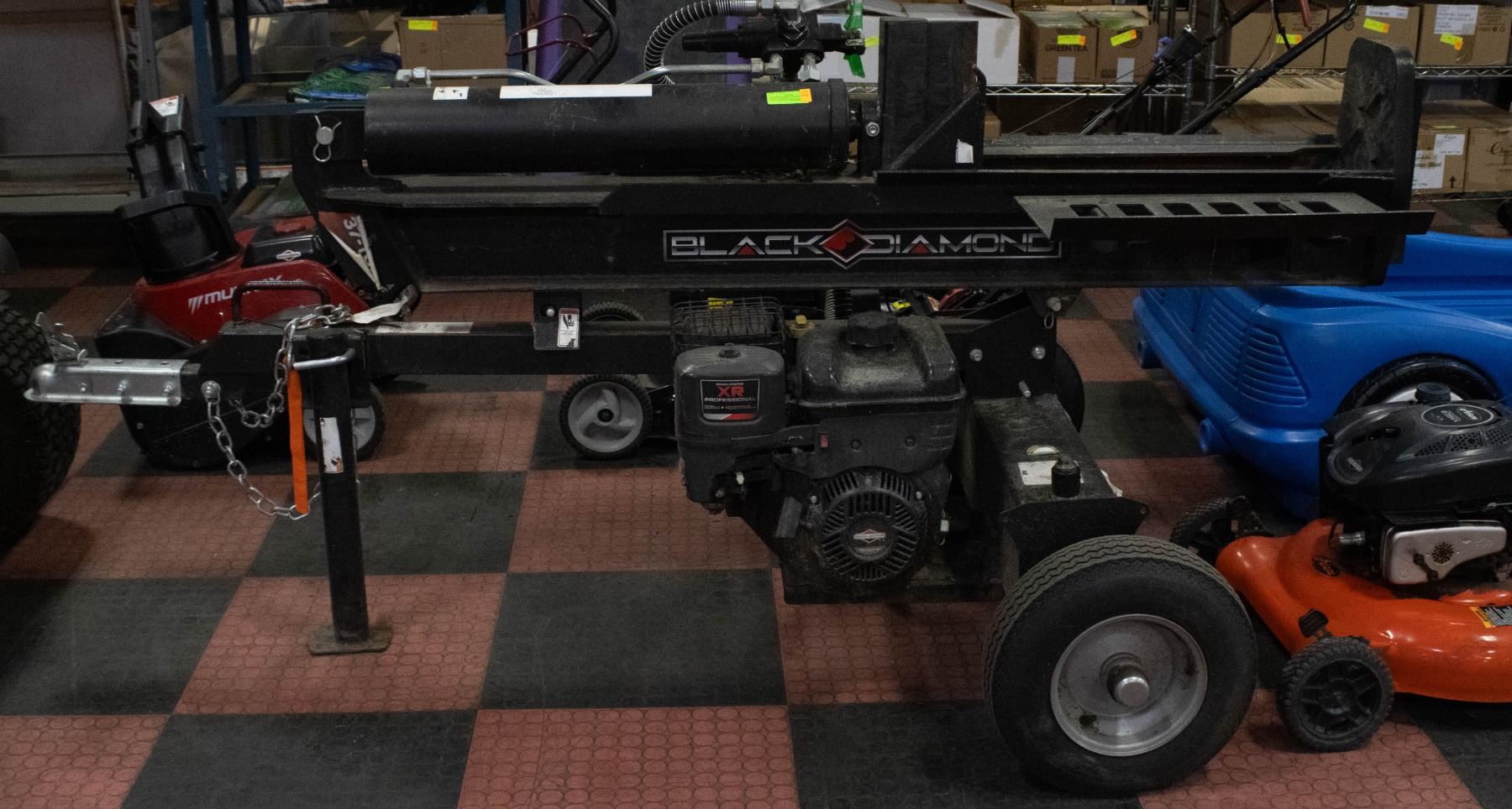 BLACK DIAMOND LOG SPLITTER WITH A BRIGGS &STRATTON