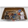 Image 1 : FLAT OF BOTTLE OPENERS +
