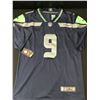 Image 3 : KENNETH WALKER III SIGNED SEATTLE SEAHAWKS JERSEY -KB COA