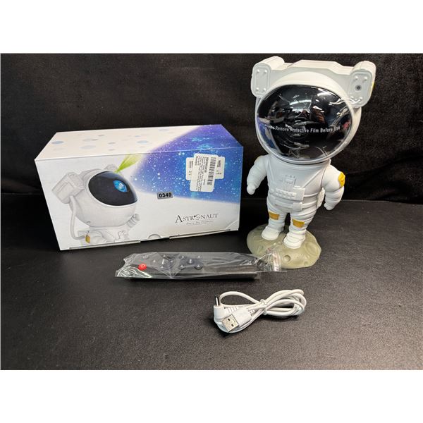 1 USB Powered Astronaut Star Projector Lamp with Remote - New