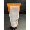 Image 2 : 4 The Body Shop Vitamin C Glow Boosting Microdermabrasion Facial Exfoliators - 100ml - New