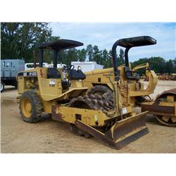 CAT CP-323C VIBRATORY ROLLER