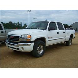 2005 GMC 2500 HP 4X4 PICKUP
