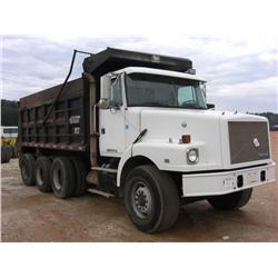 1995 VOLVO/GM TRI-AXLE DUMP