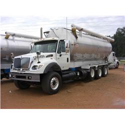 2006 INTERNATIONAL 7600 TRI-AXLE FEED TRUCK